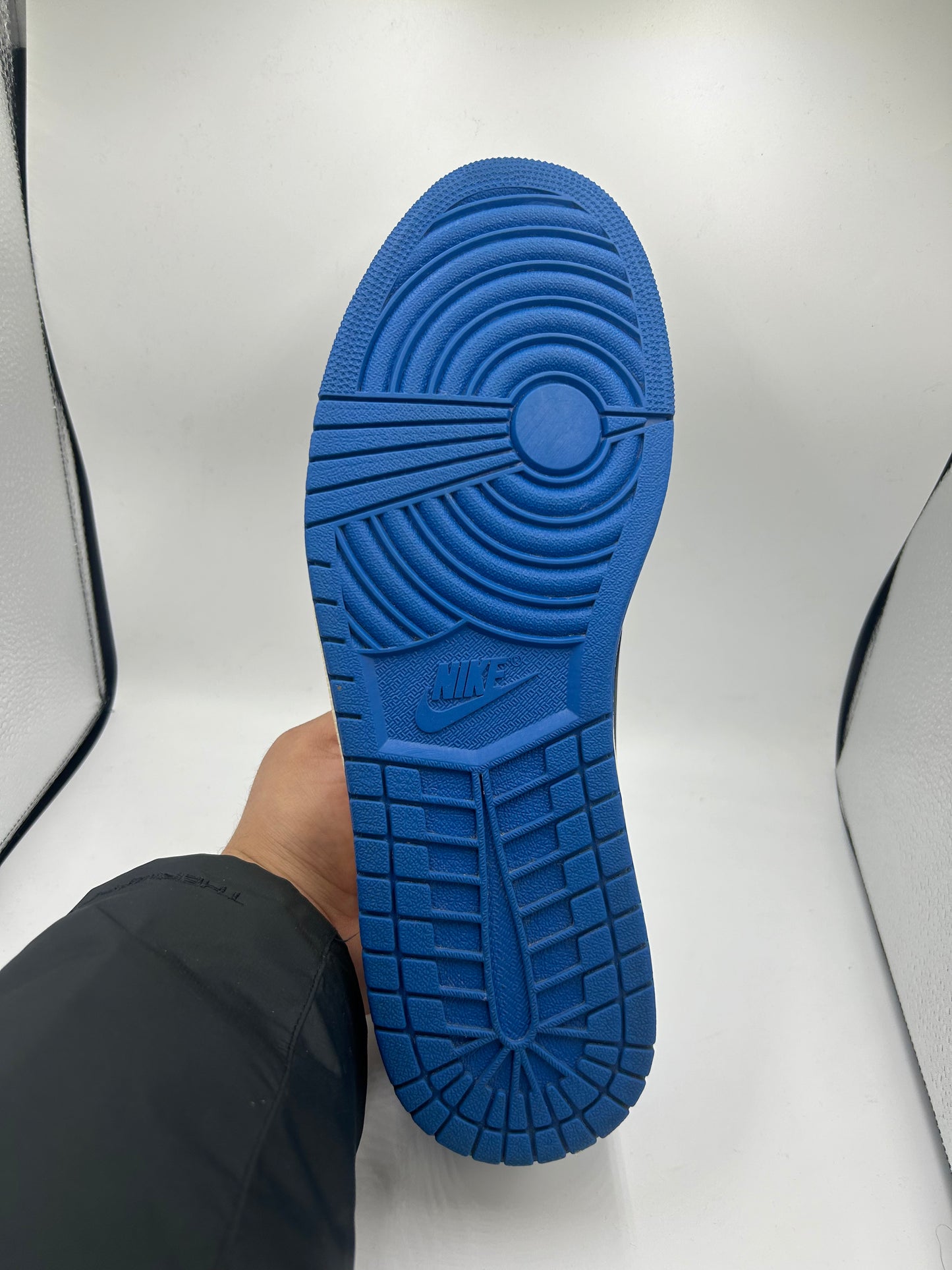 JORDAN 1 LOW X FRAGMENT DESIGN X TRAVIS SCOTT