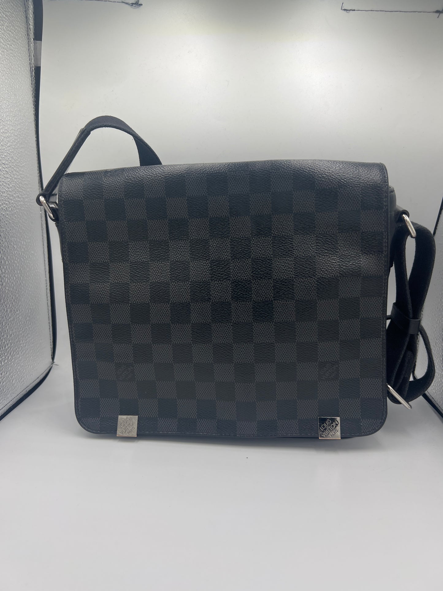 LOUIS VUITTON MENS MESSENGER BAG