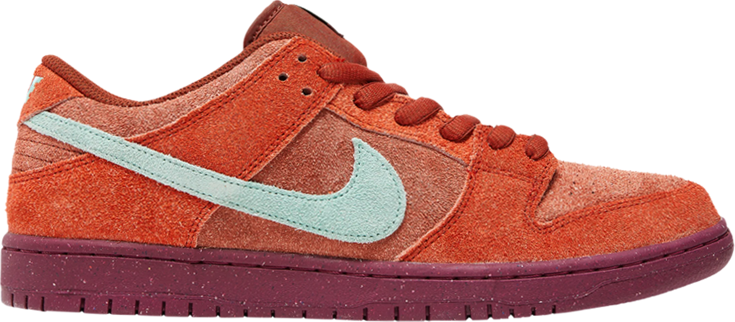 NIKE DUNK LOW SB "MYSTIC RED"