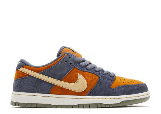 NIKE DUNK LOW SB "LIGHT CARBON"