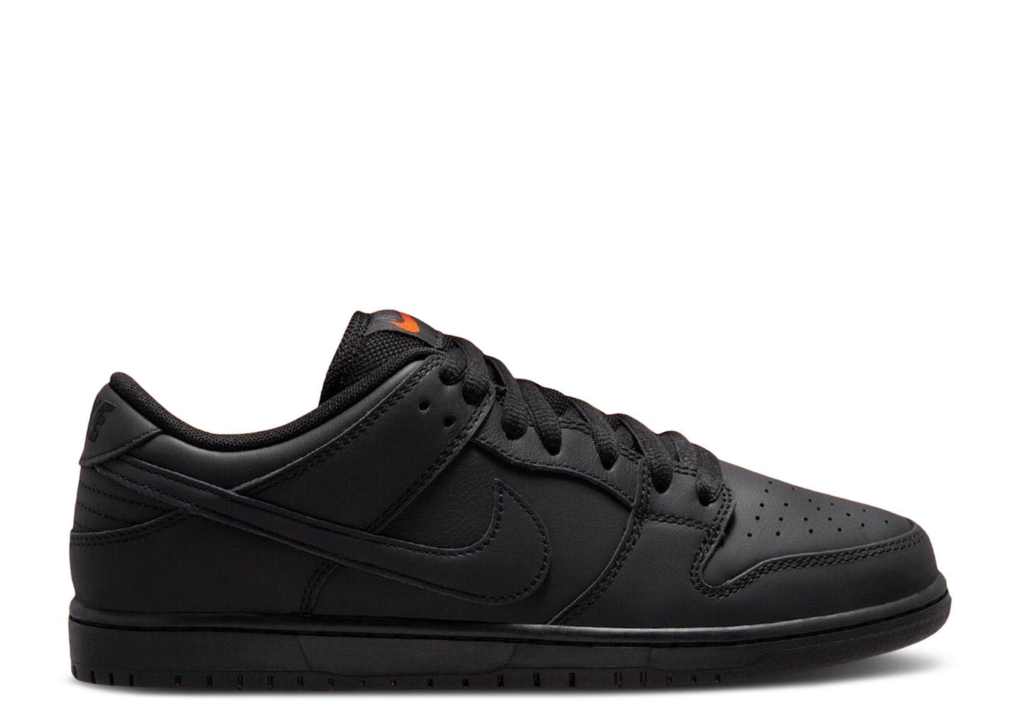 NIKE DUNK SB LOW "TRIPLE BLACK"
