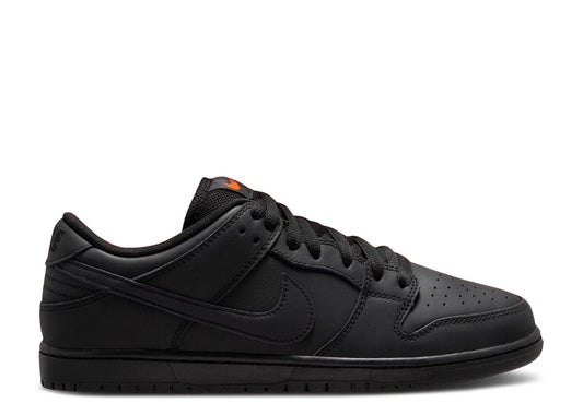 NIKE DUNK SB LOW "TRIPLE BLACK"