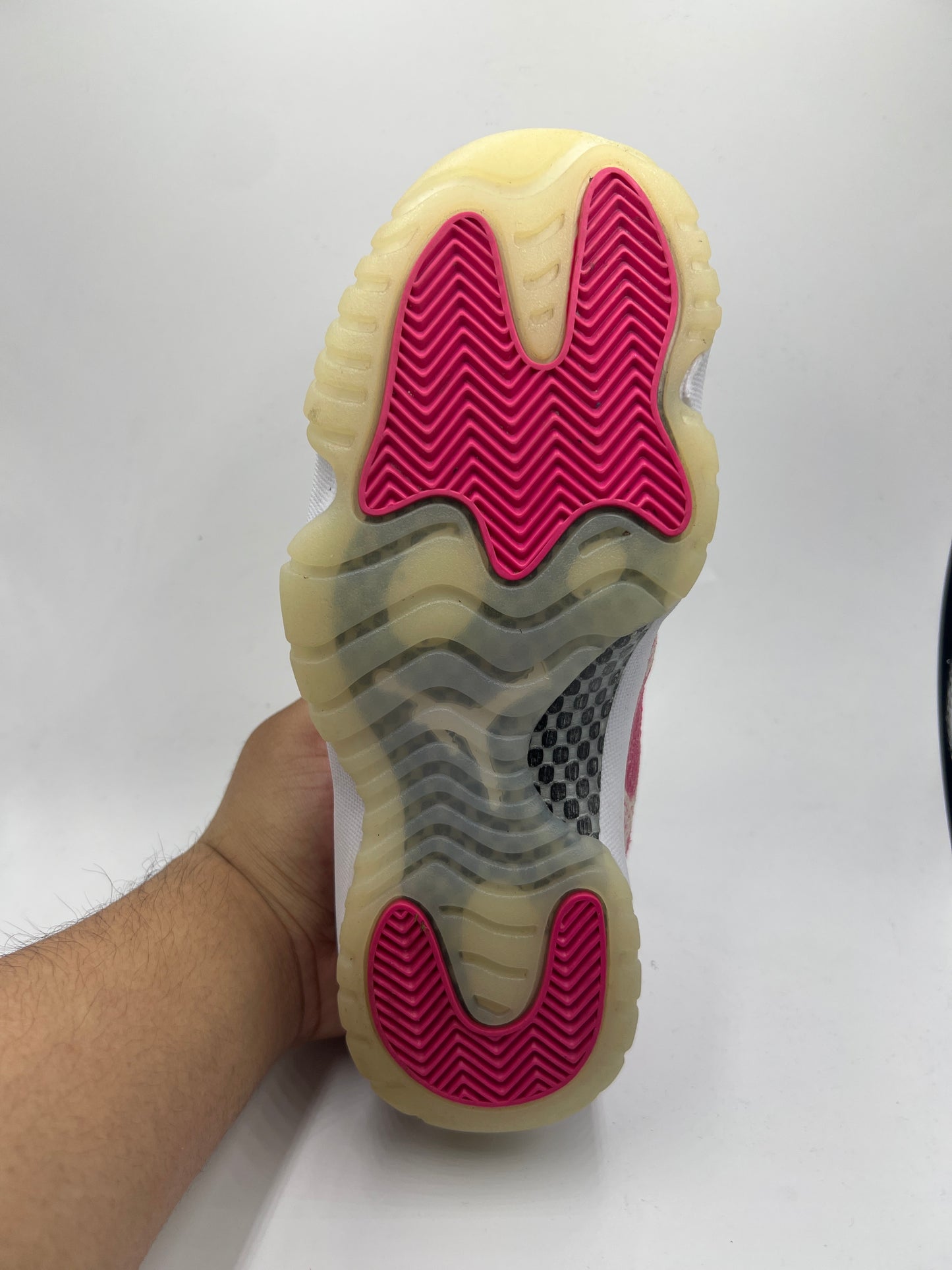 JORDAN 11 LOW "PINK SNAKESKIN"
