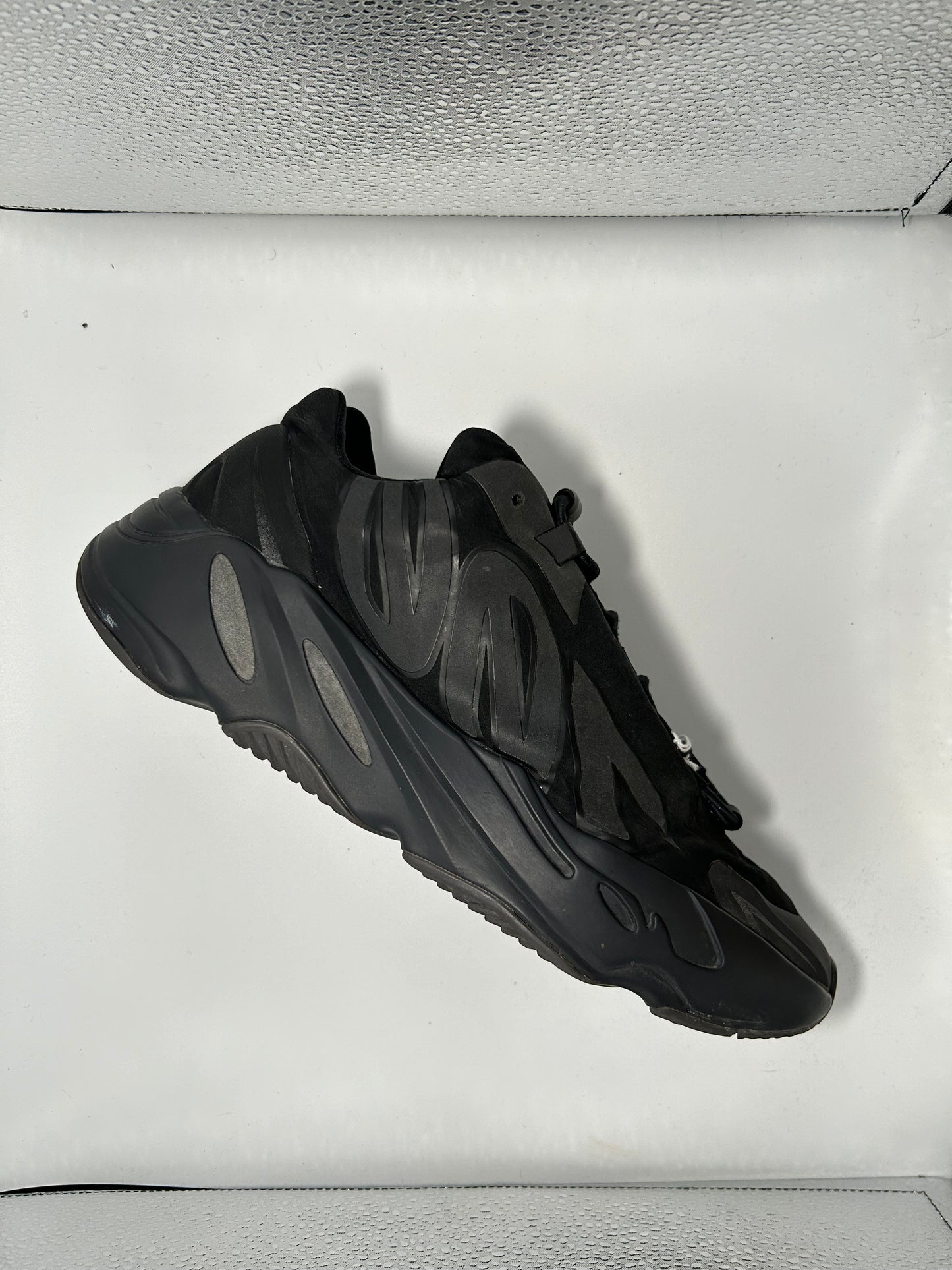 Yeezy 700 MNVN “Triple Black” no box