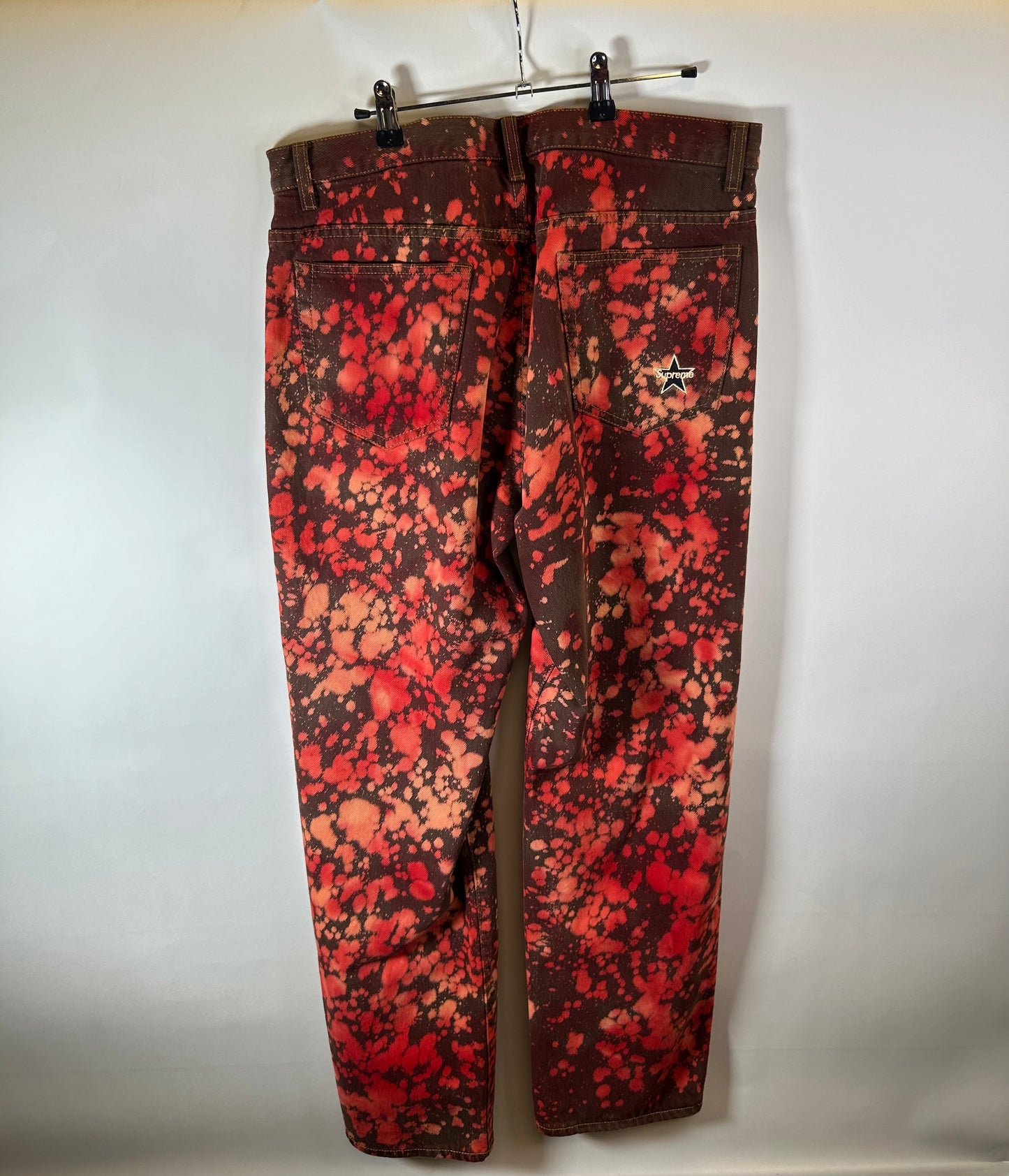 SUPREME Jeans Bleached Red