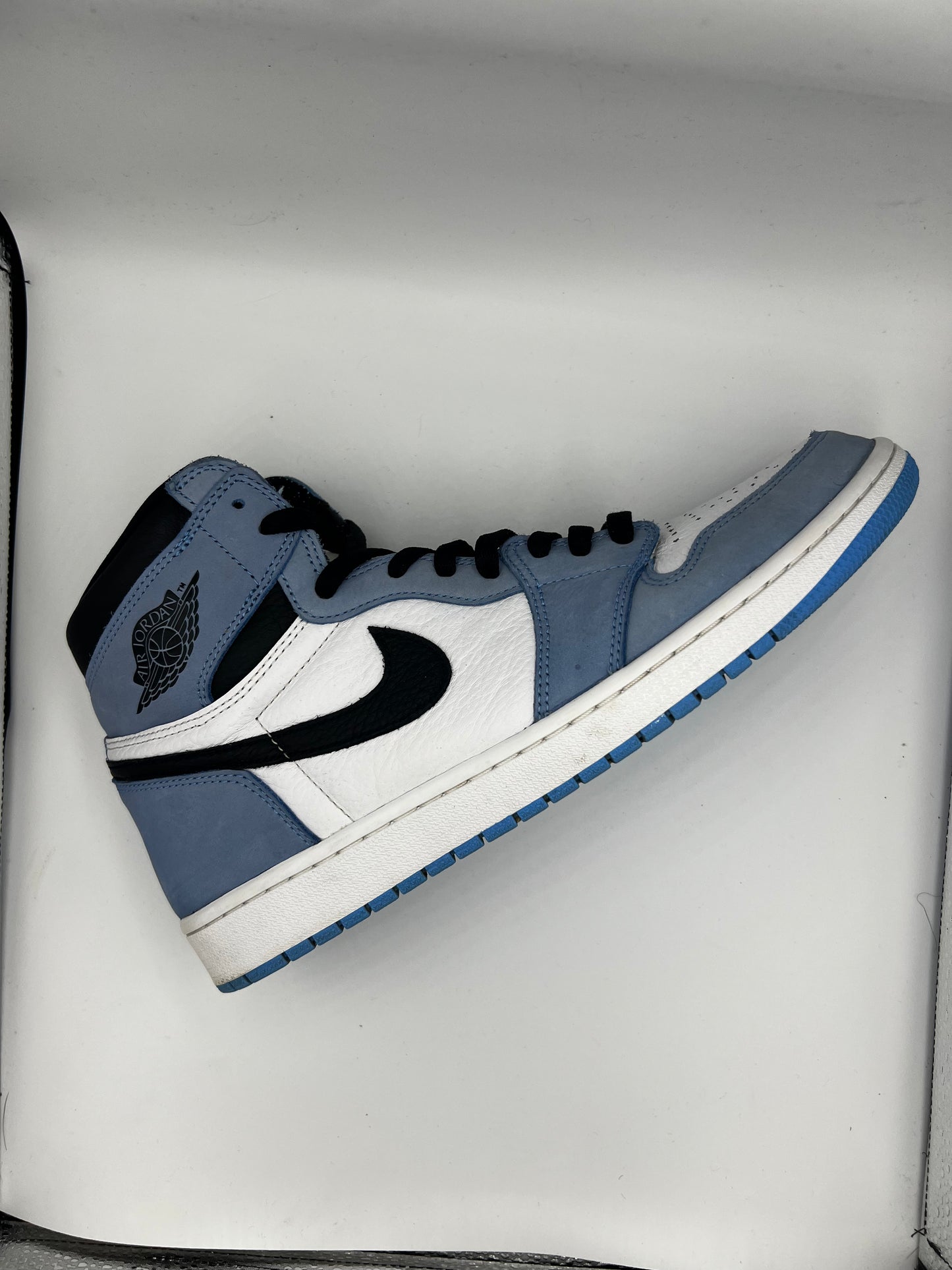 JORDAN 1 “UNIVERSITY BLUE”