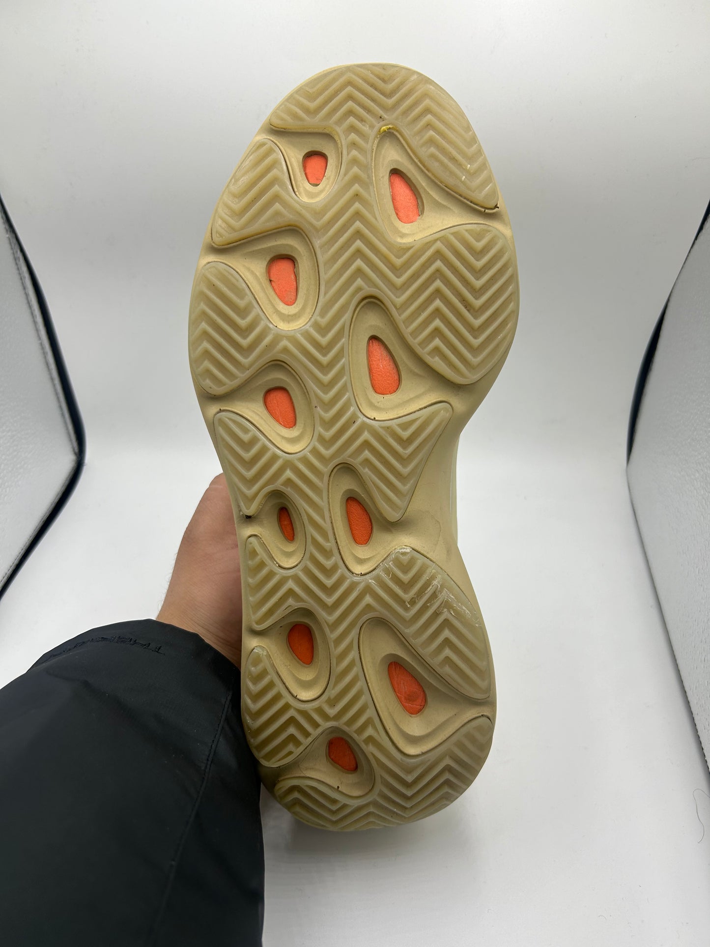 YEEZY 700 "MONO SAFFLOWER"