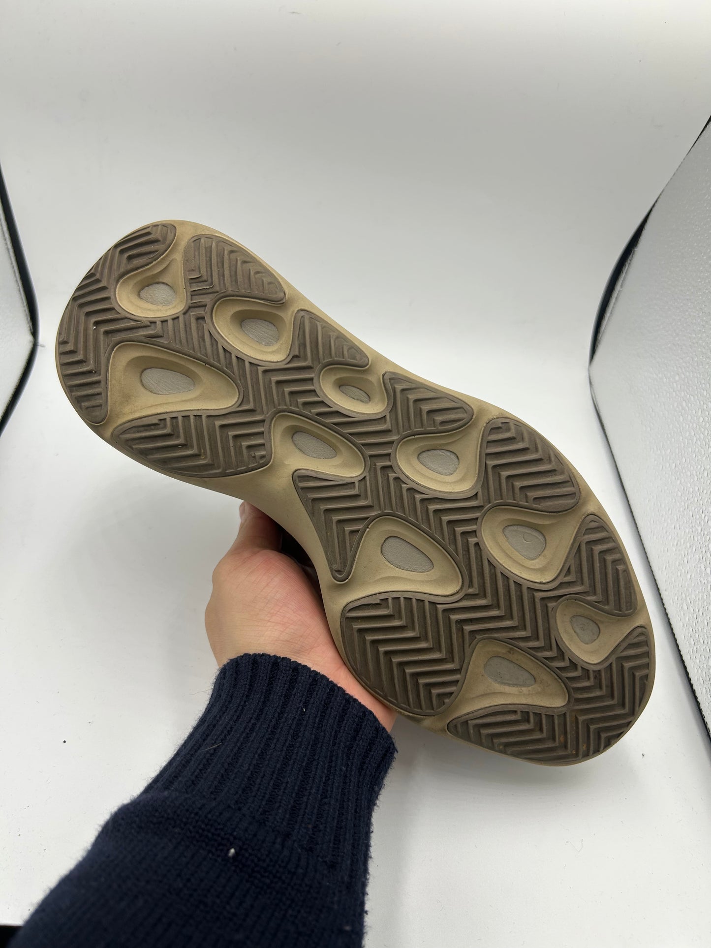 YEEZY 700 “FADED CARBON”